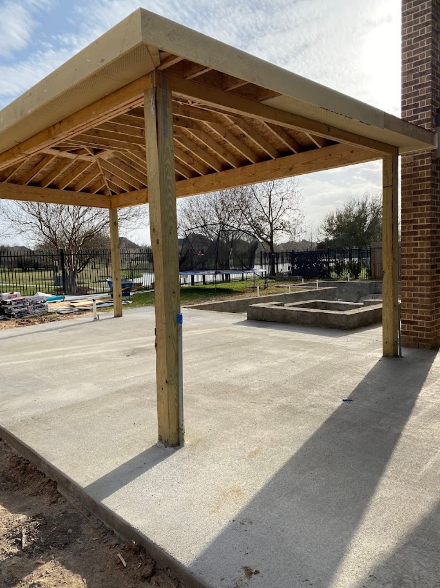 How to Choose a Backyard Patio Contractor in Houston and Katy TX